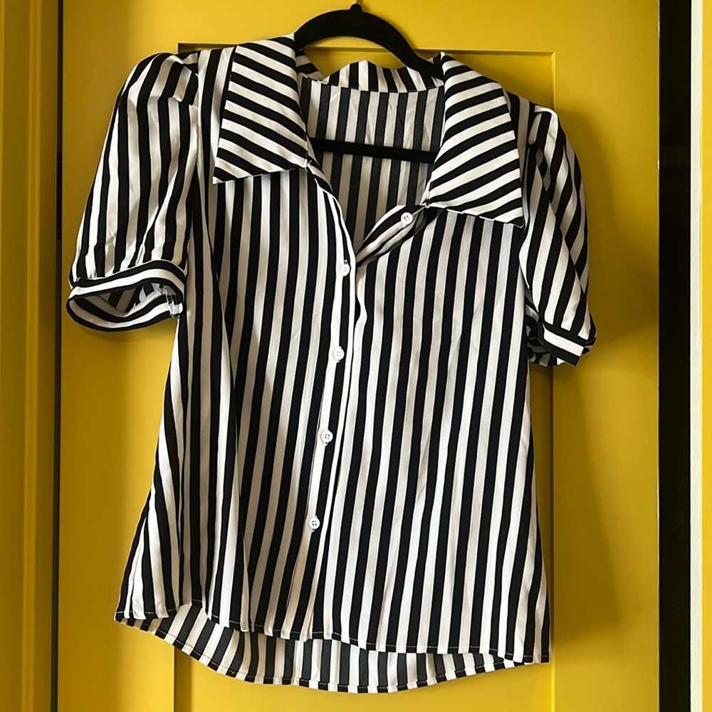 Puff sleeve striped blouse